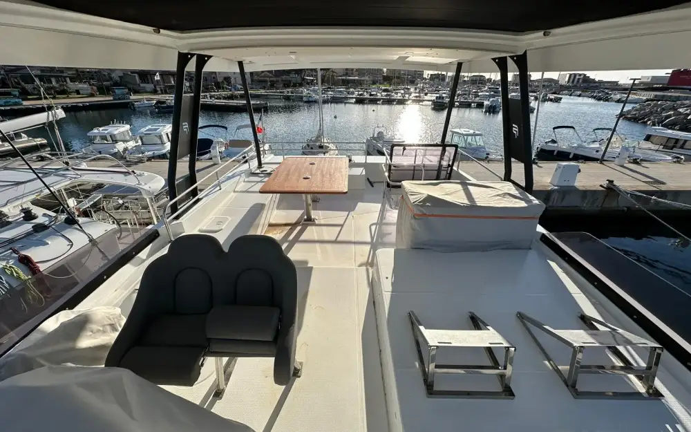 slider 12 Fountaine Pajot My 6