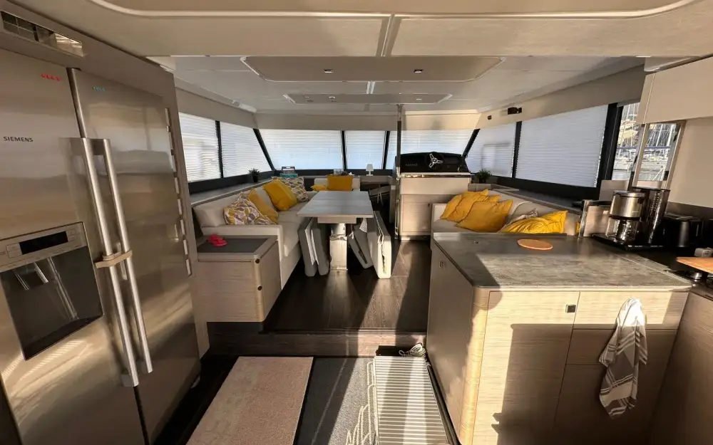 slider 14 Fountaine Pajot My 6