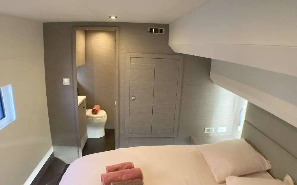 slider 17 Fountaine Pajot My 6