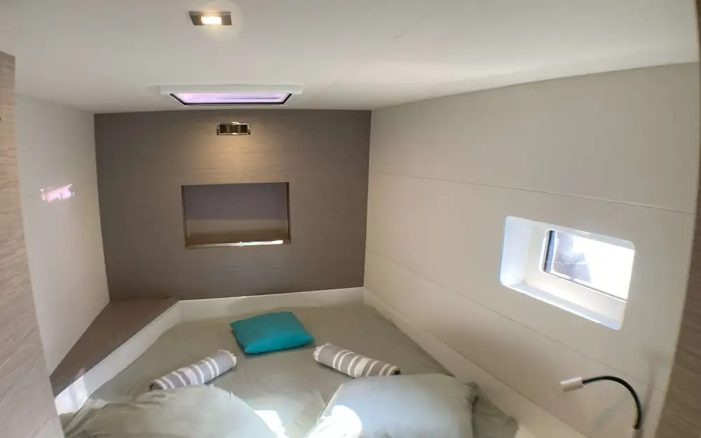 slider 21 Fountaine Pajot My 6