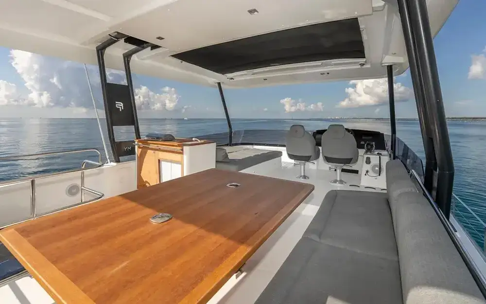 slider 4 Fountaine Pajot My 6