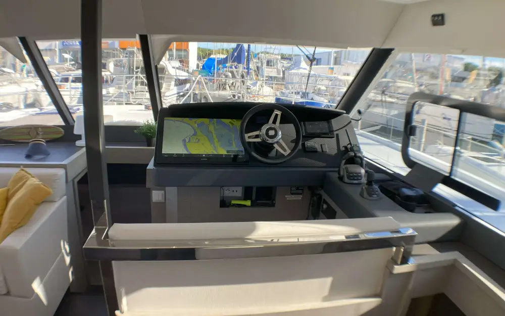 slider 6 Fountaine Pajot My 6