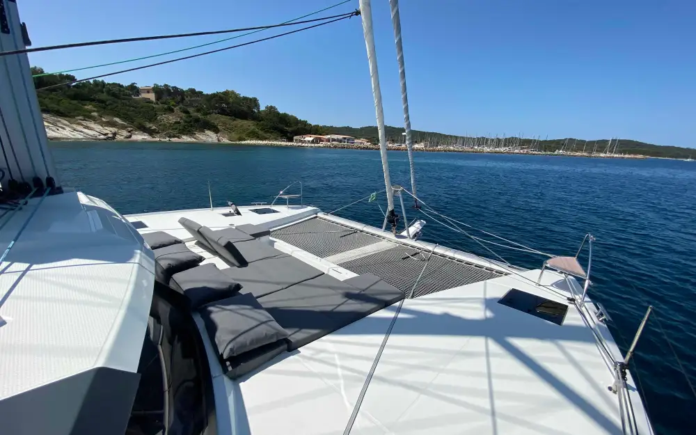 slider 1 Fountaine Pajot Elba 45