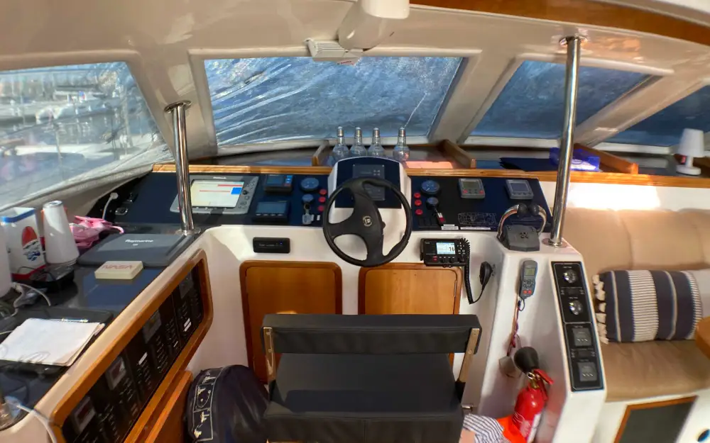 slider 9 Charter Cats Prowler 480