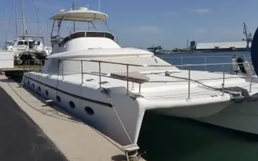slider 1 Charter Cats Prowler 480