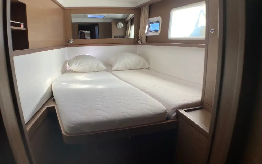 slider 9 Lagoon  450 F