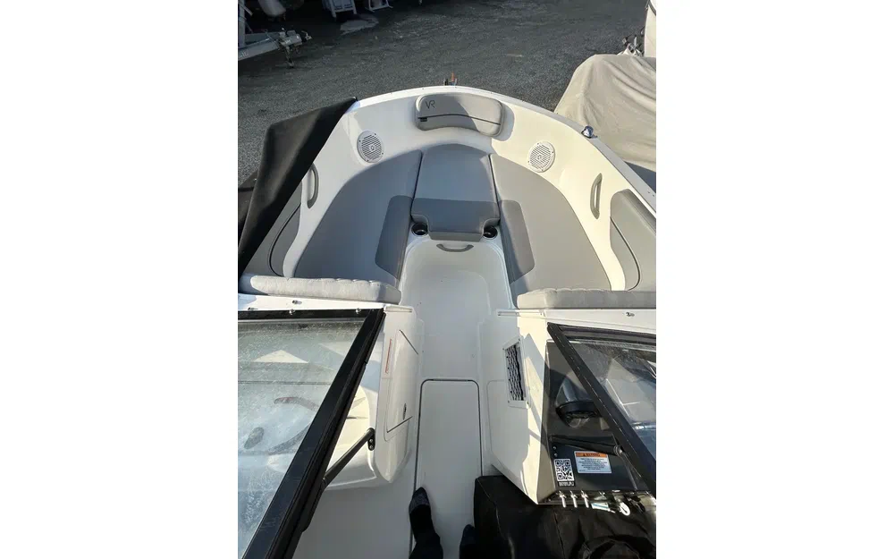slider 1 Bayliner VR4 OB