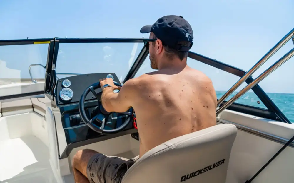 slider 6 Quicksilver Activ 555 Bowrider