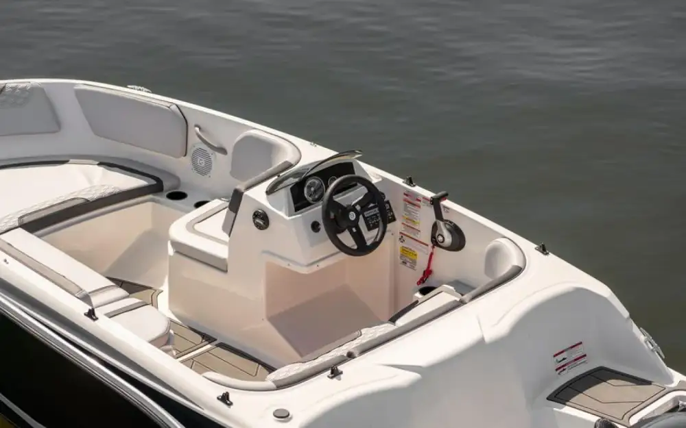 slider 3 Bayliner Element M15