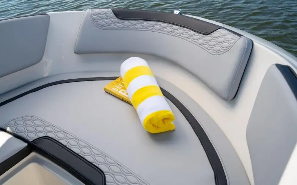 slider 4 Bayliner Element M15