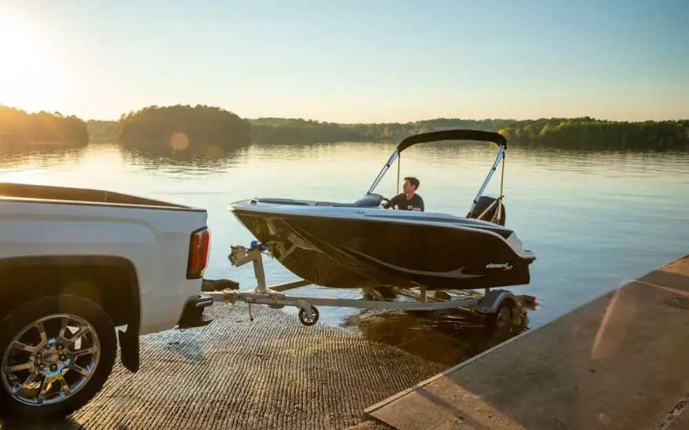 slider 6 Bayliner Element M15