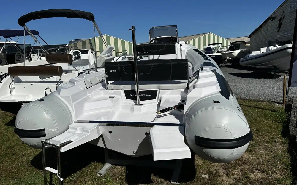 slider 1 Ranieri Cayman 21 Sport