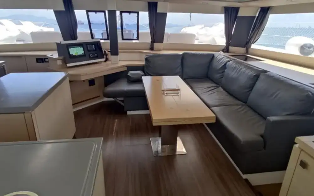 slider 8 Fountaine Pajot Saba 50