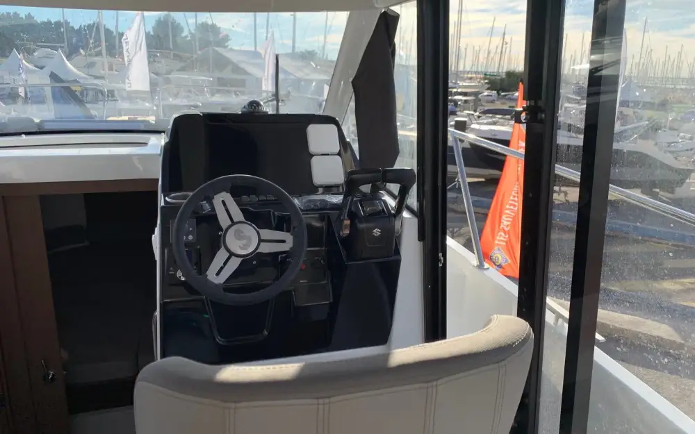 slider 4 Beneteau Antares 9 OB