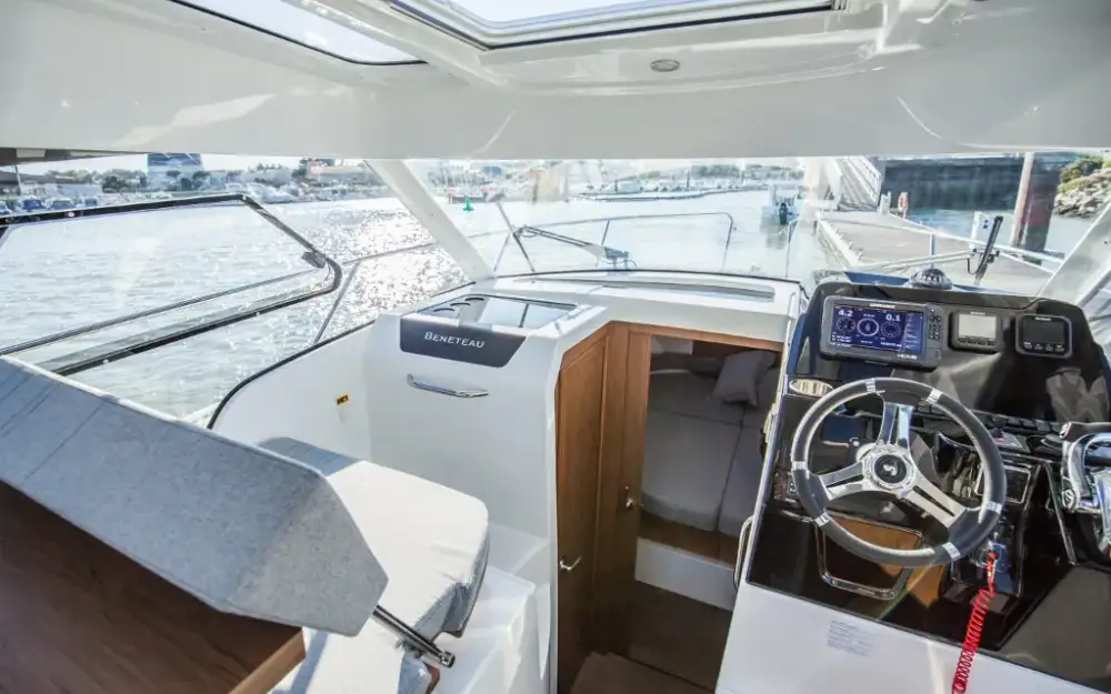 slider 9 Beneteau Antares 9 OB