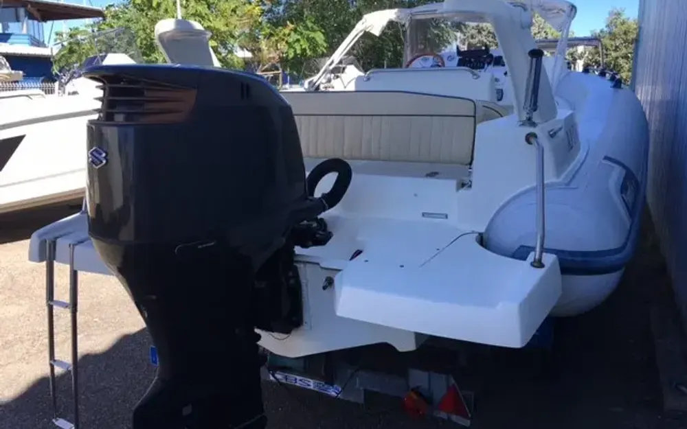 slider 6 Marlin Boat  21 - null