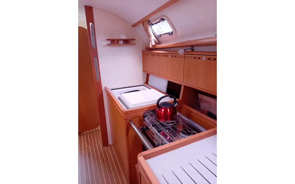 slider 10 Poncin Yachts Harmony 38
