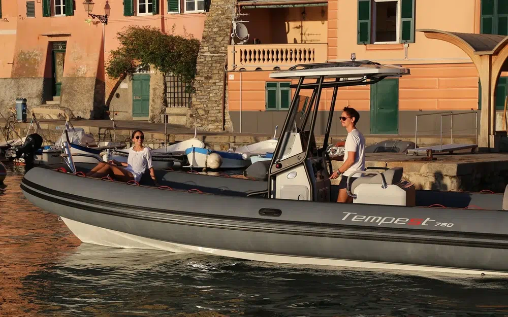 slider 0 Capelli Tempest 750