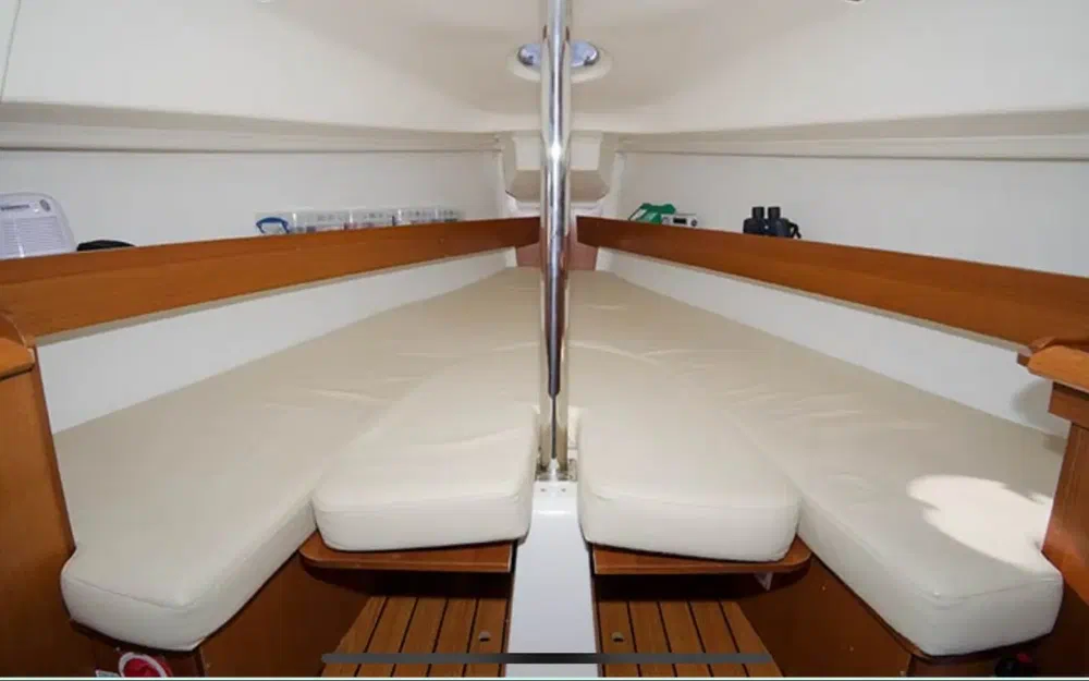 slider 7 Jeanneau Sun 2500