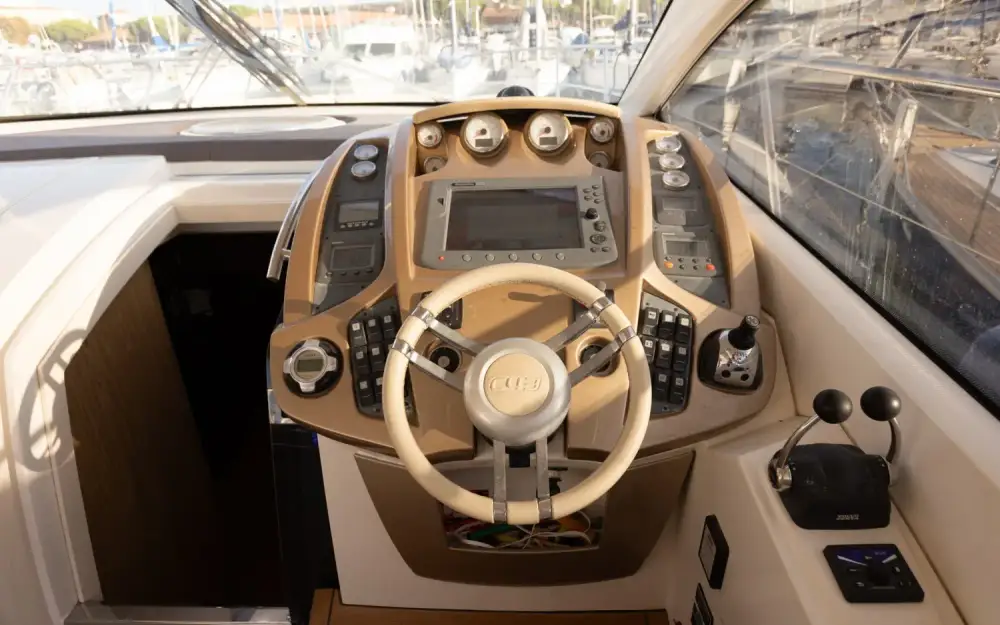 slider 17 Sessa Marine C43 Hard-Top