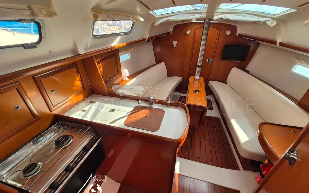 slider 1 Beneteau OCEANIS 323 CLIPPER DL