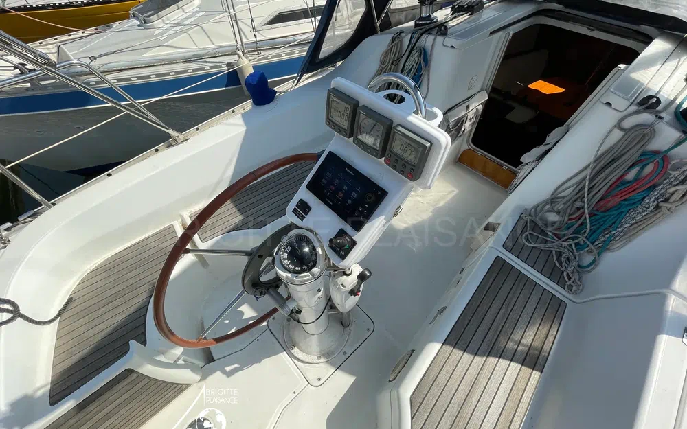 slider 4 Beneteau OCEANIS 323 CLIPPER DL