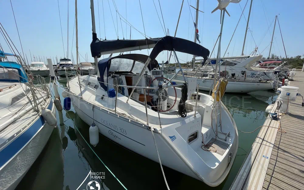 slider 2 Beneteau OCEANIS 323 CLIPPER DL