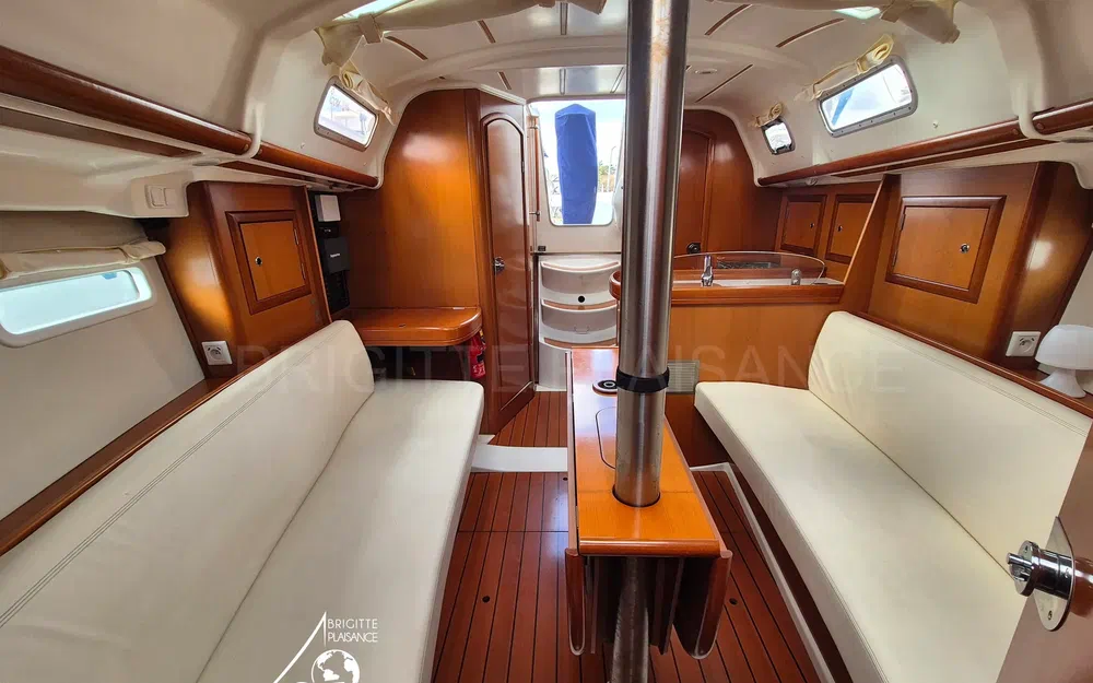 slider 5 Beneteau OCEANIS 323 CLIPPER DL