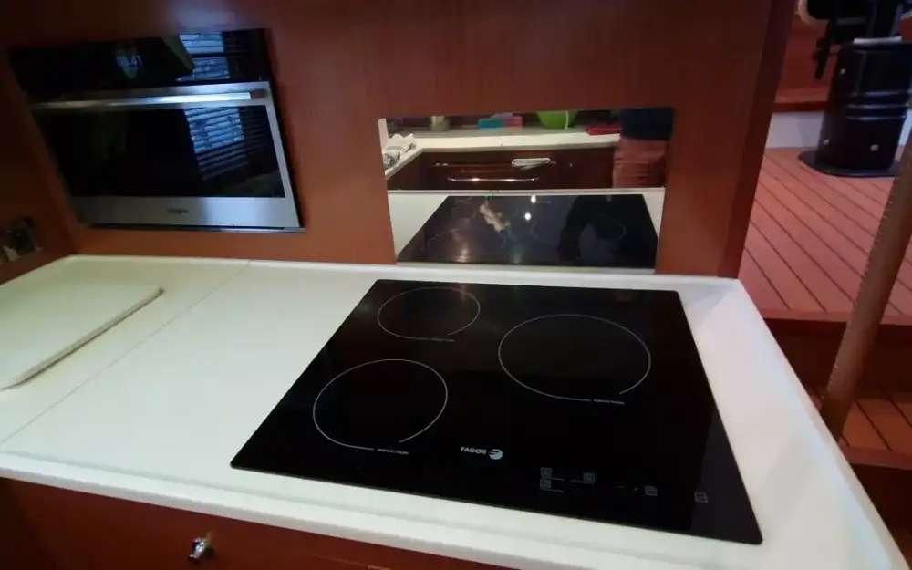 slider 9 Beneteau Swift Trawler 52