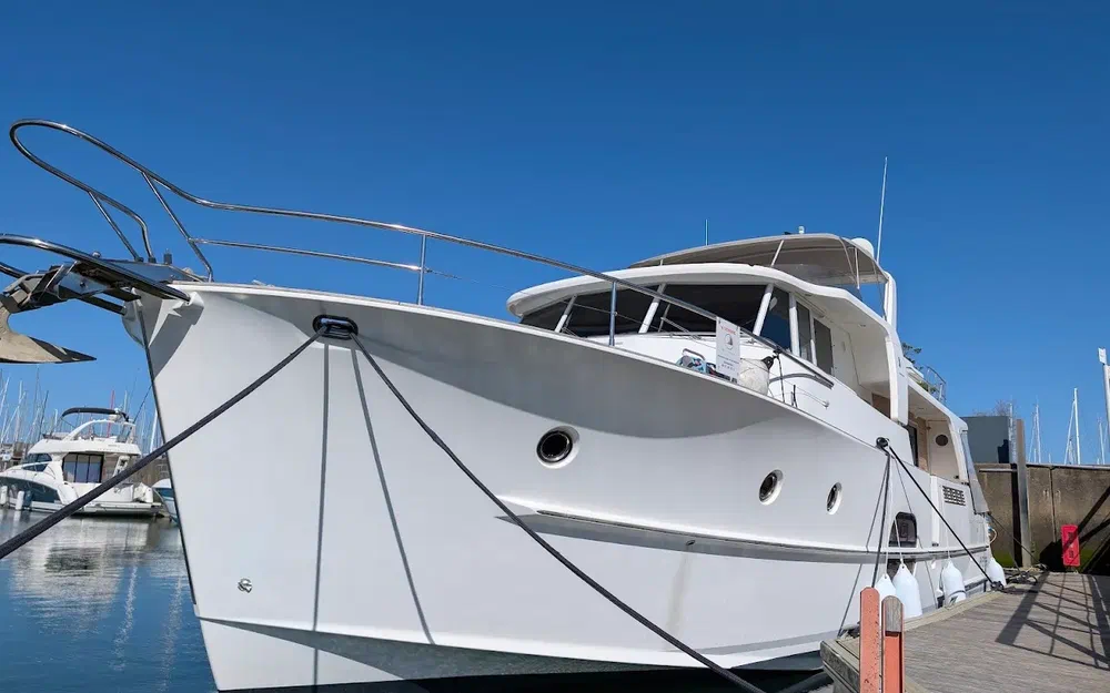 slider 1 Beneteau Swift Trawler 52