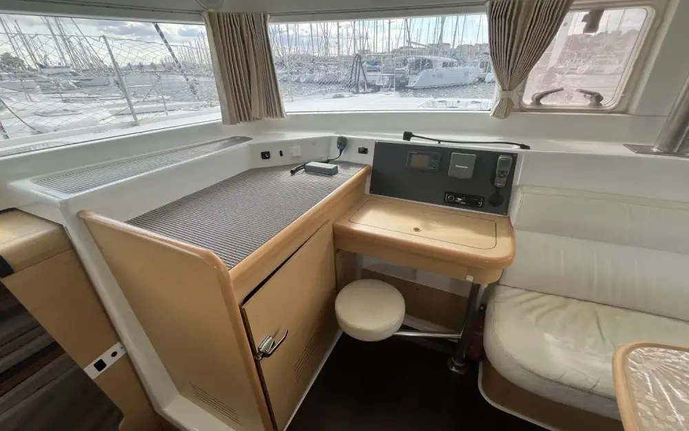 slider 37 Lagoon  420