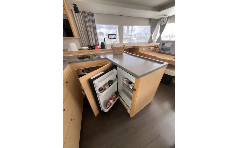 slider 15 Lagoon  450 Sport Top