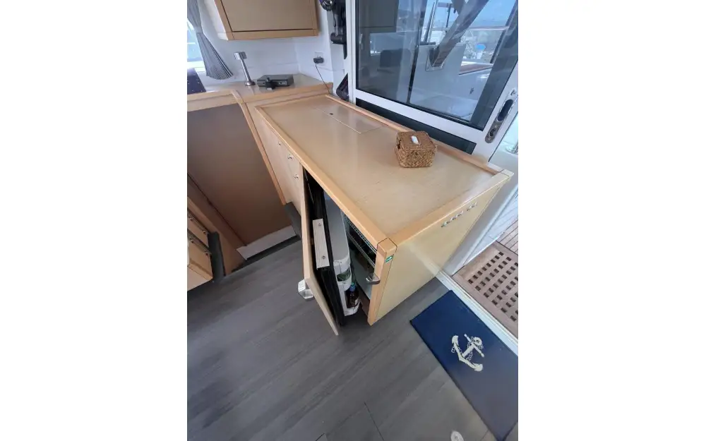 slider 16 Lagoon  450 Sport Top