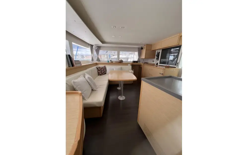 slider 18 Lagoon  450 Sport Top