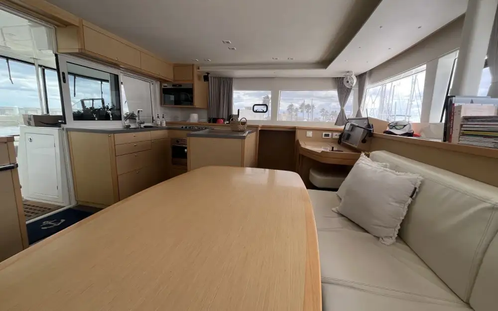 slider 20 Lagoon  450 Sport Top