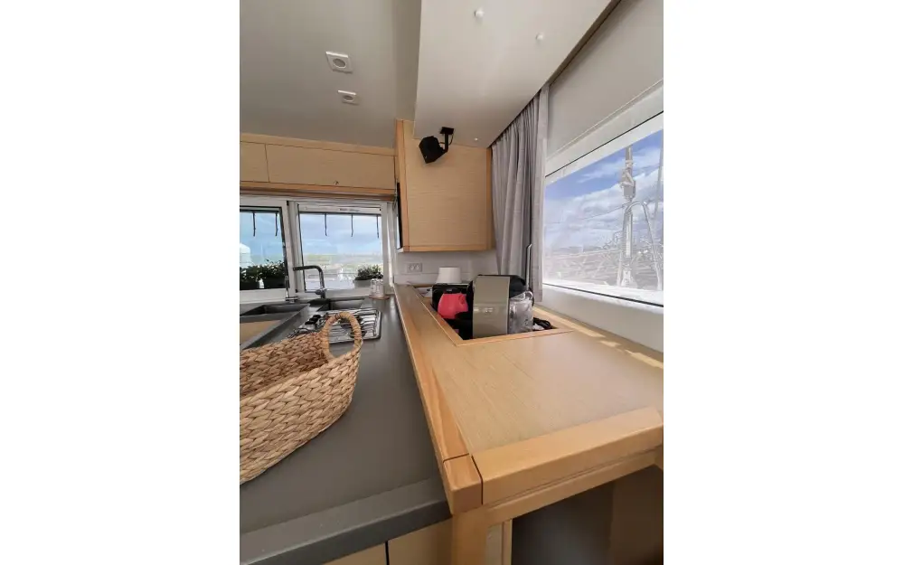 slider 21 Lagoon  450 Sport Top