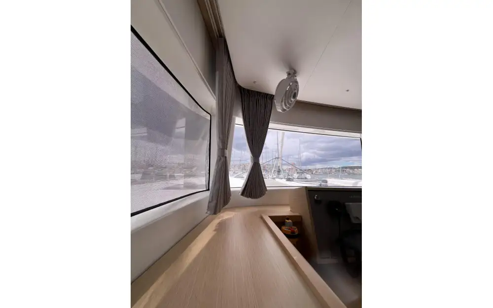 slider 23 Lagoon  450 Sport Top