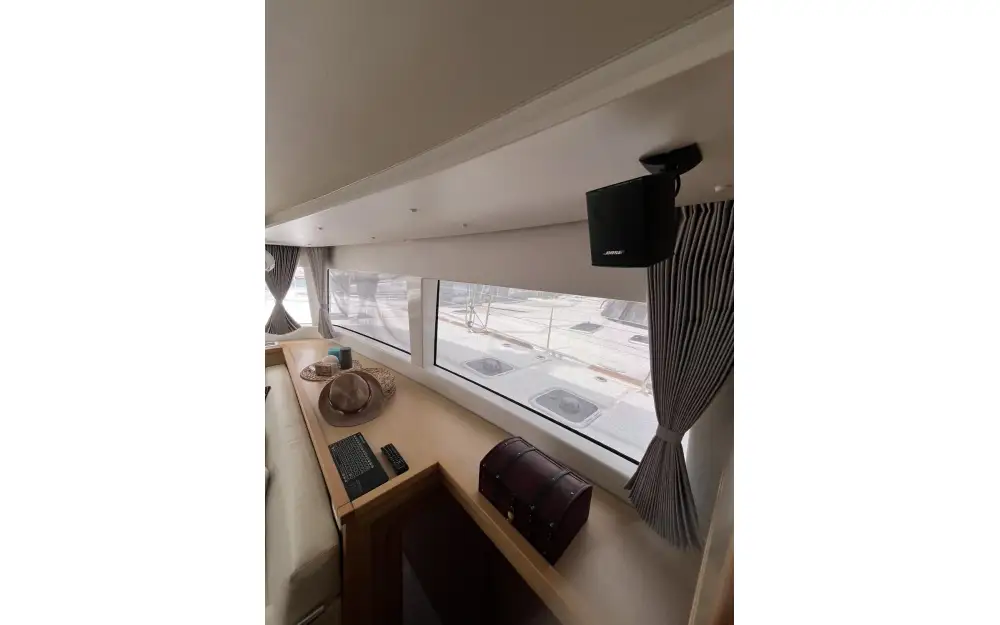 slider 24 Lagoon  450 Sport Top