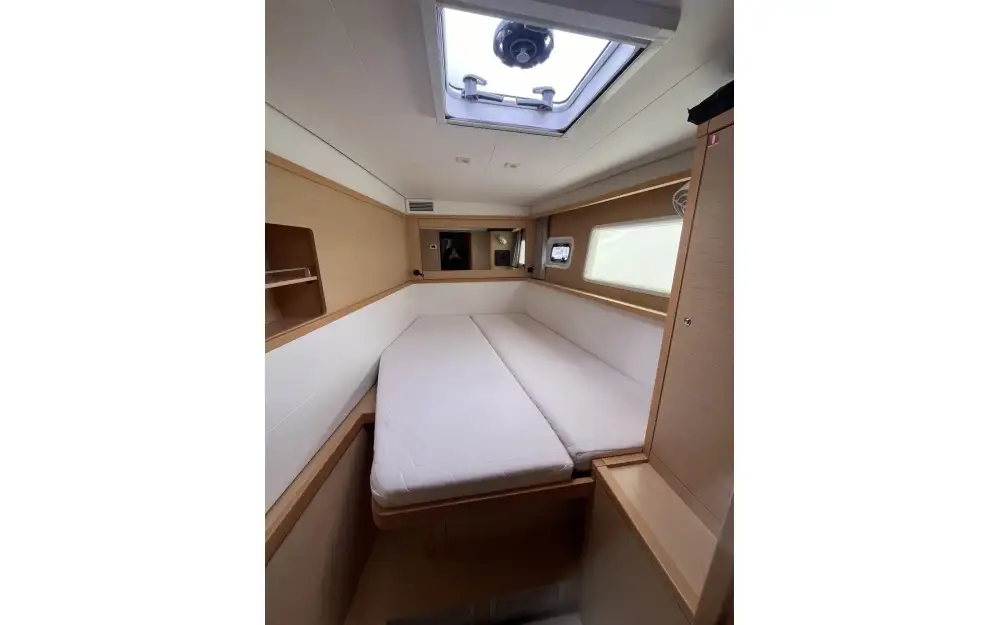 slider 26 Lagoon  450 Sport Top