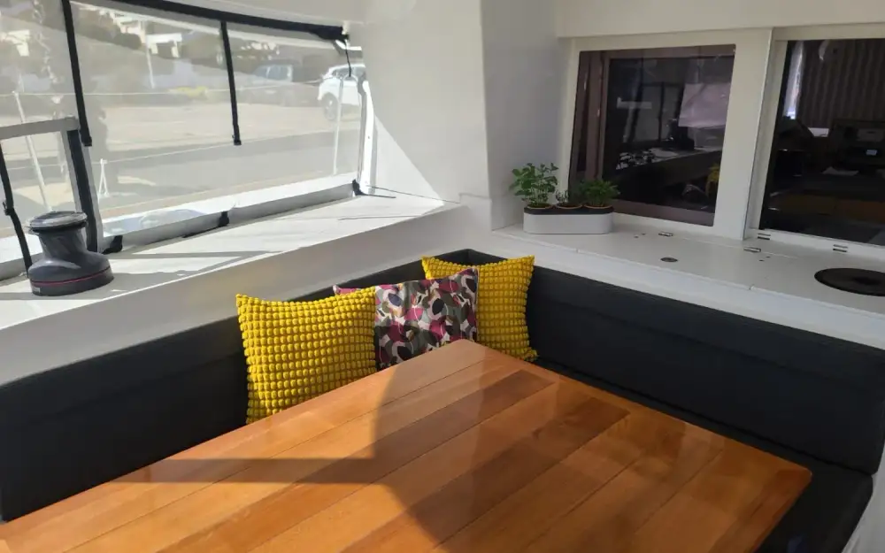 slider 2 Lagoon  450 Sport Top