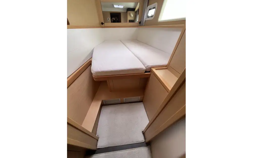 slider 29 Lagoon  450 Sport Top