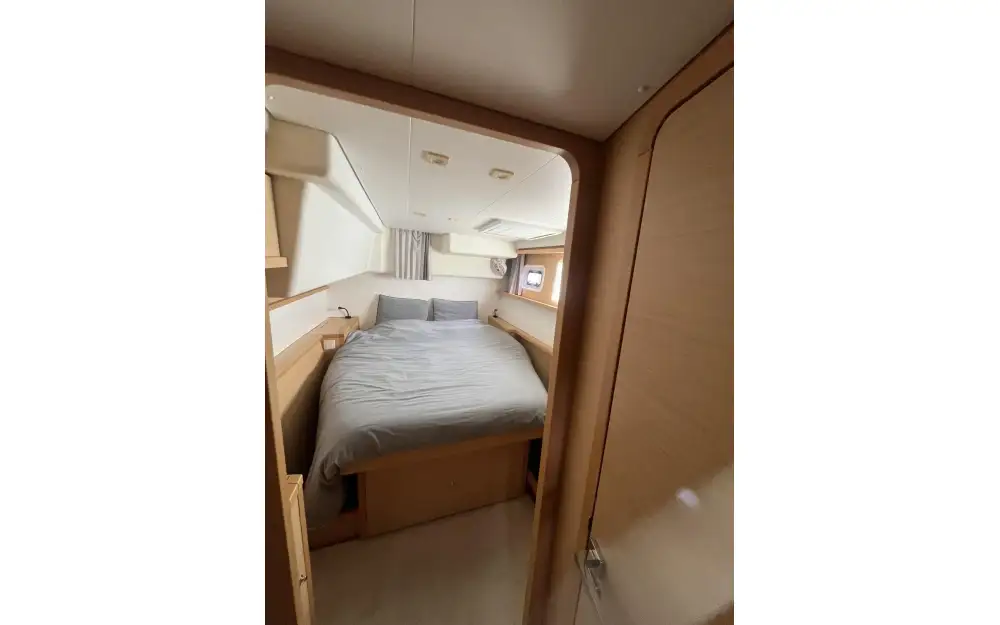 slider 38 Lagoon  450 Sport Top