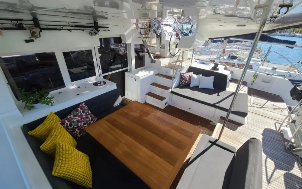 slider 3 Lagoon  450 Sport Top