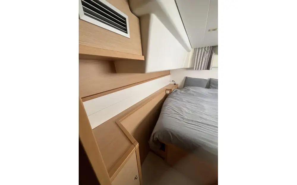 slider 39 Lagoon  450 Sport Top