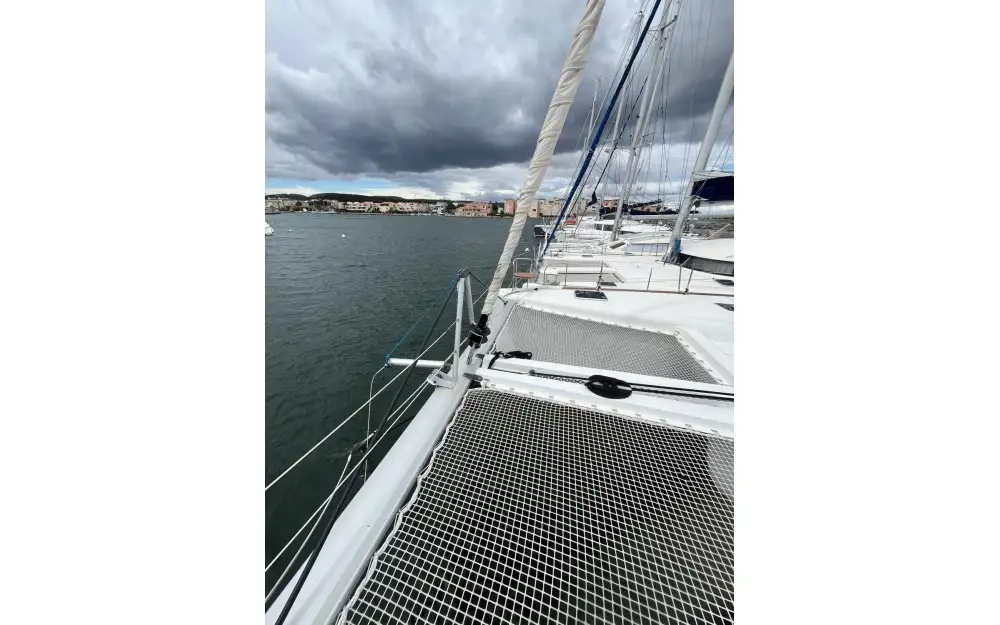 slider 66 Lagoon  450 Sport Top
