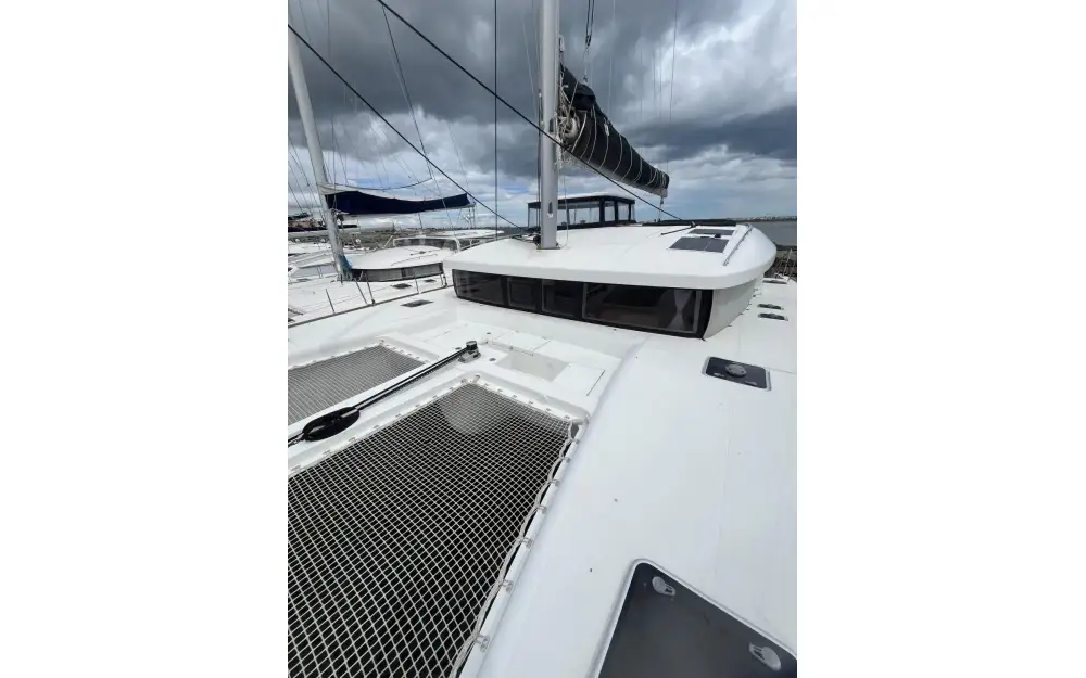 slider 67 Lagoon  450 Sport Top