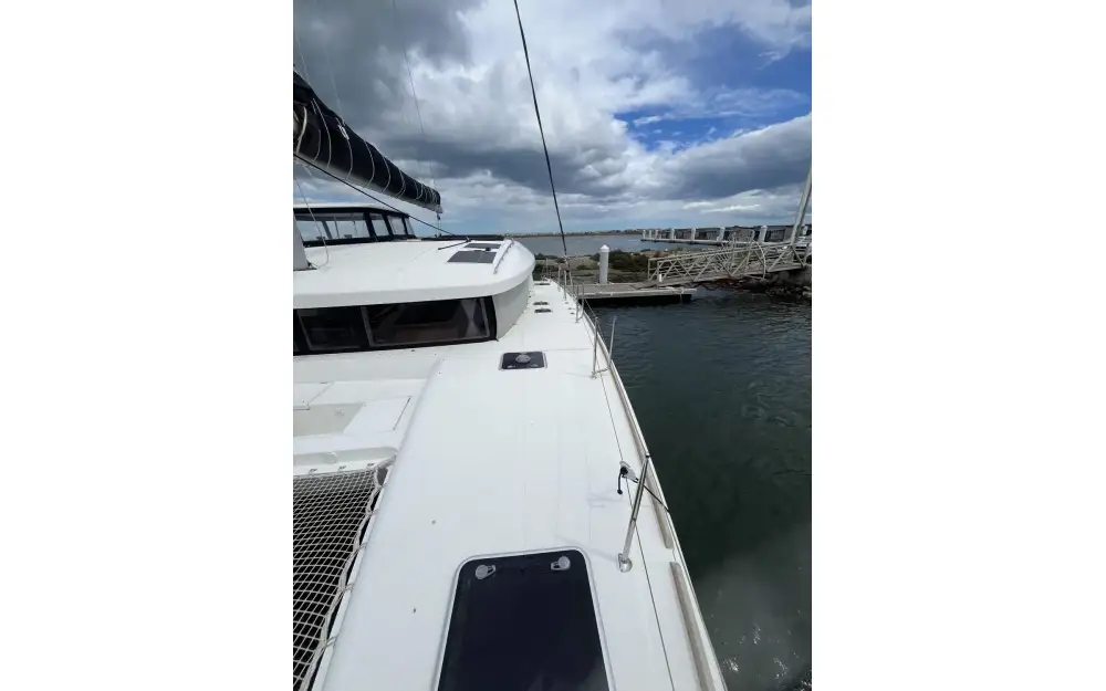 slider 68 Lagoon  450 Sport Top