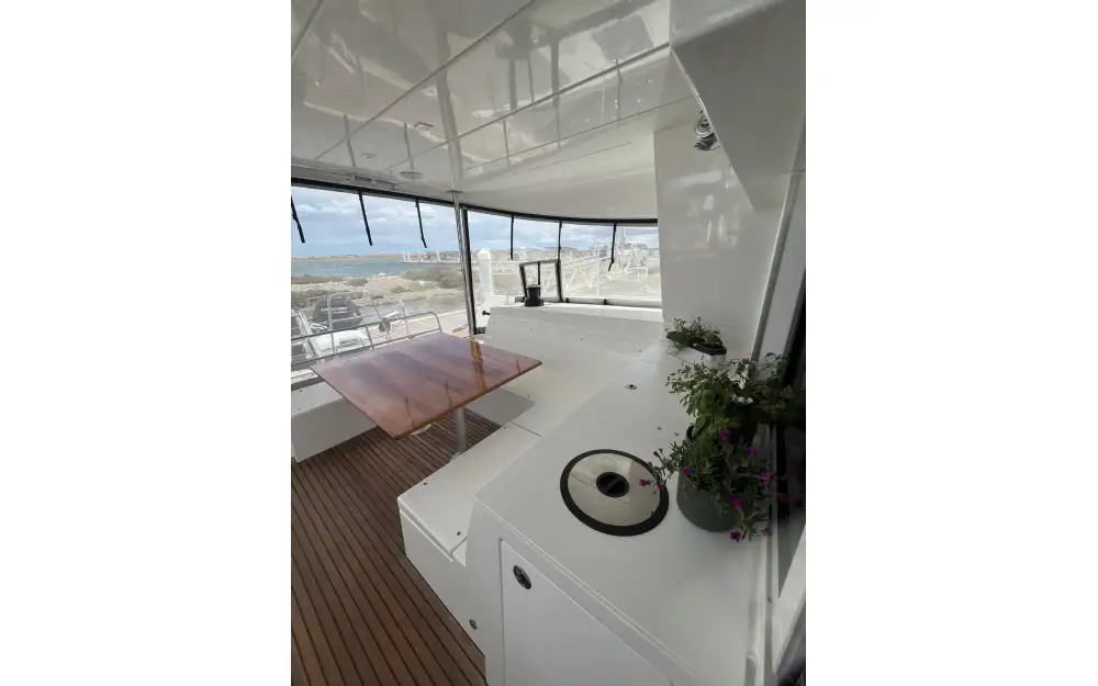 slider 6 Lagoon  450 Sport Top