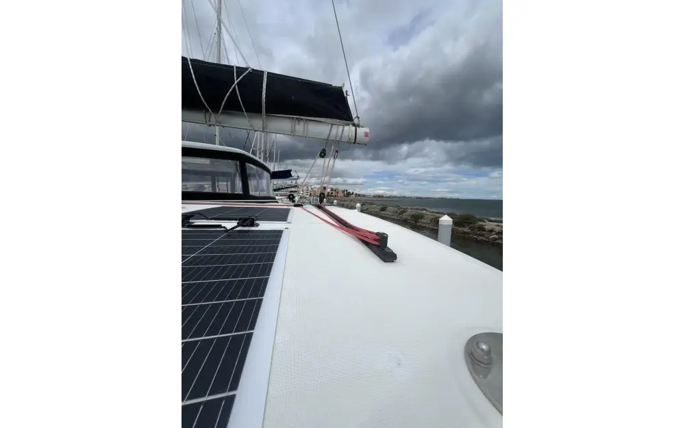 slider 74 Lagoon  450 Sport Top