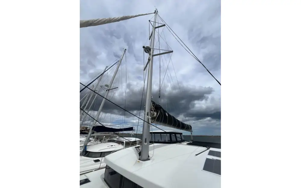 slider 76 Lagoon  450 Sport Top